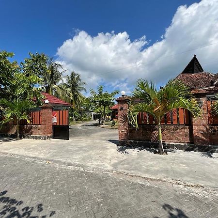 Capital O 92615 Villa Utama D'Alas Purwo Ringinpintu Экстерьер фото