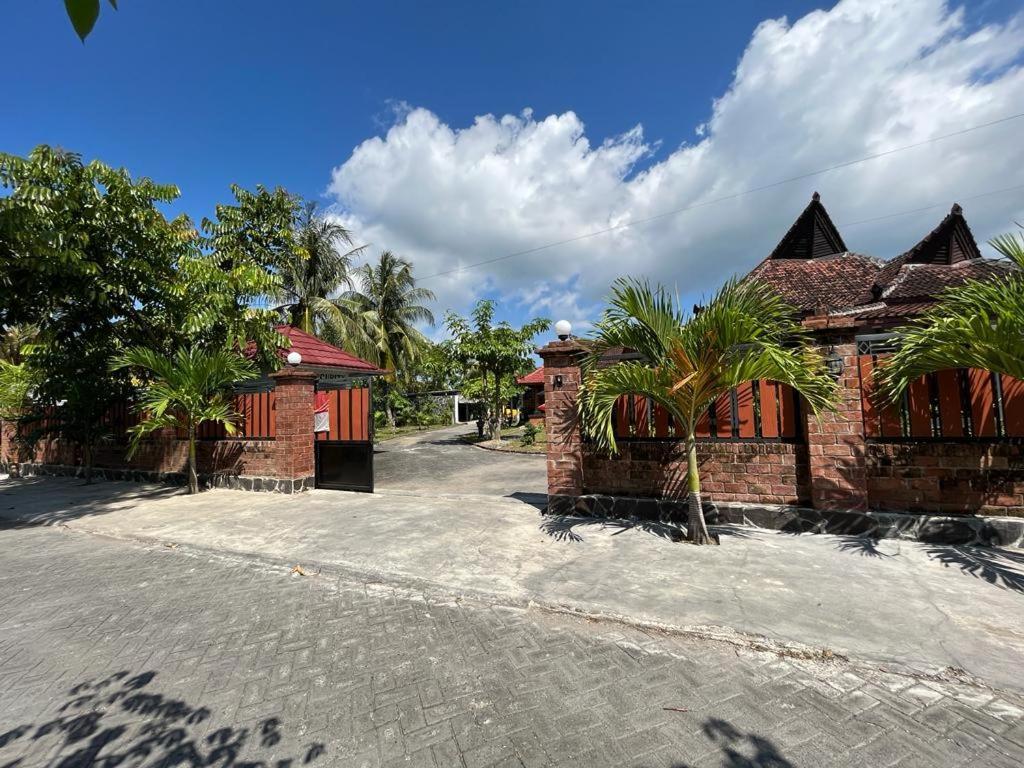 Capital O 92615 Villa Utama D'Alas Purwo Ringinpintu Экстерьер фото