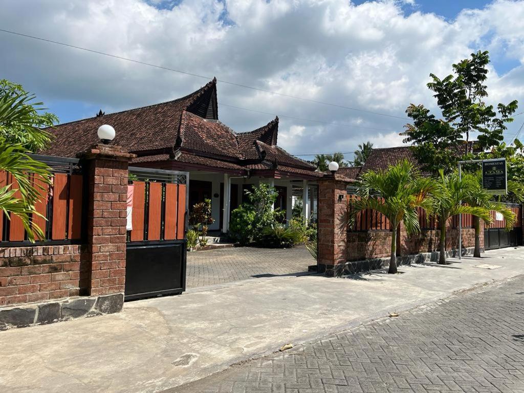Capital O 92615 Villa Utama D'Alas Purwo Ringinpintu Экстерьер фото